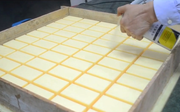 模具硅橡膠操作為什么要用脫模劑？